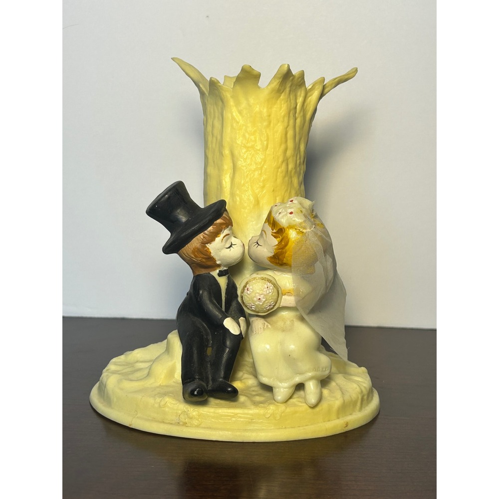 Vintage 1971 Wilton Wedding Cake Topper Bride Groom‎ Kissing Plastic Figurine